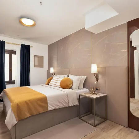 Bed & Breakfast H -