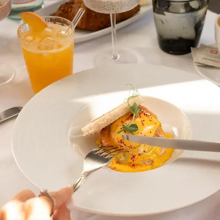 Bed & Breakfast H -