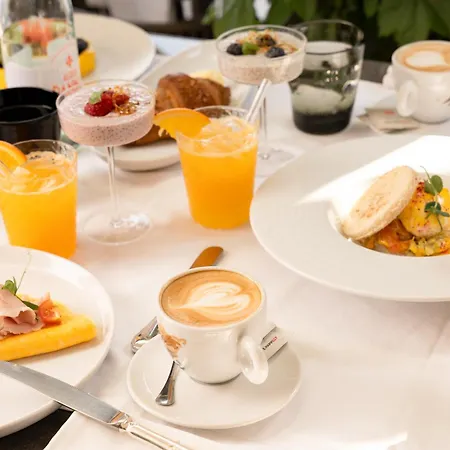 Bed & Breakfast H - 4*