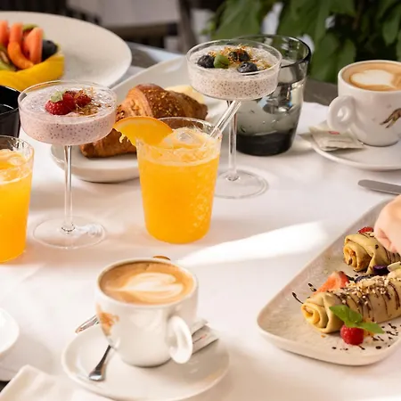 Bed & Breakfast H - 4*