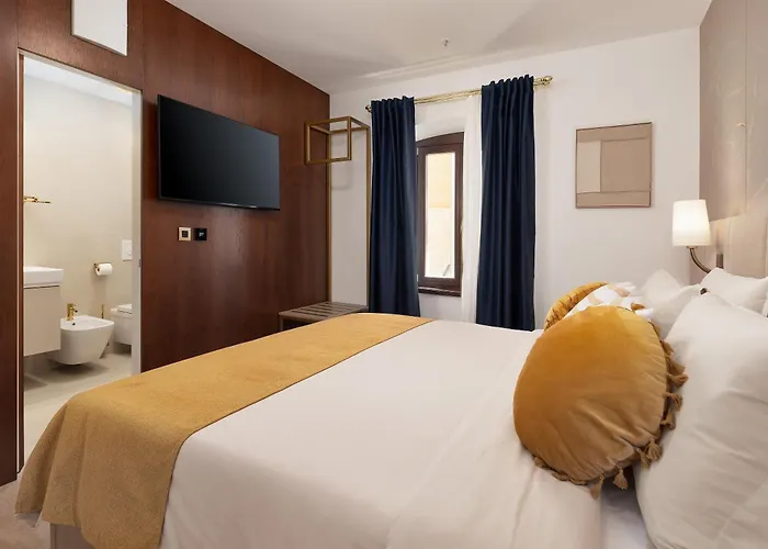 Bed and Breakfast H - 4*