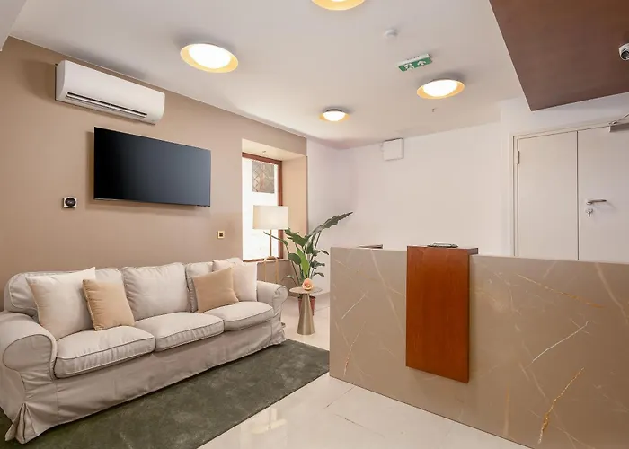 Bed & Breakfast H - 4*